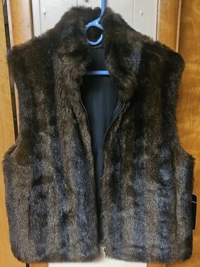Women's Brown Faux Fur Vest - Luxurious Plush Outerwear